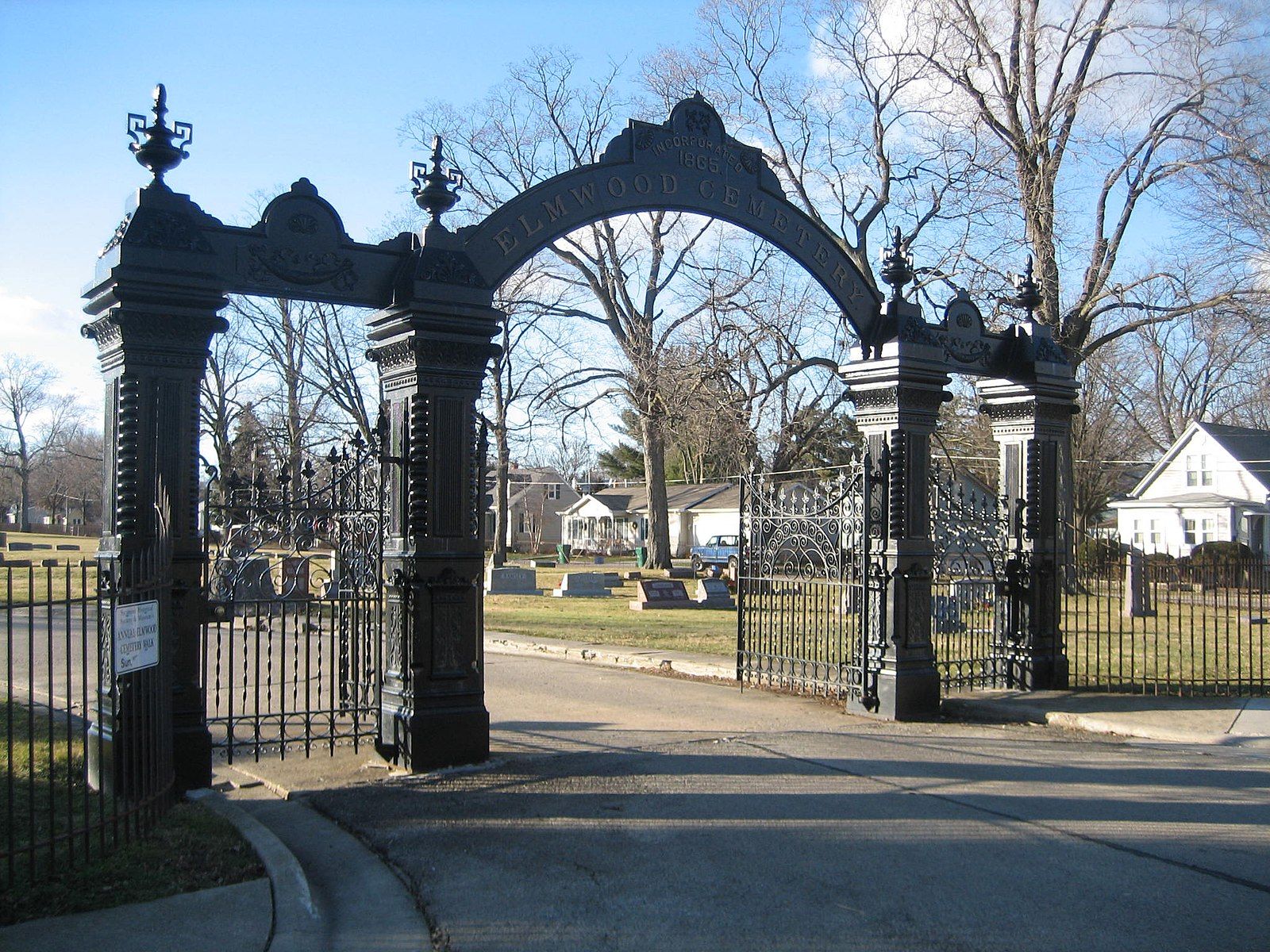 ElmwoodCemeteryGates1